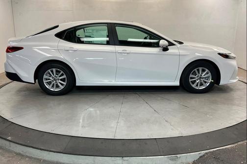 Ice Cap 2026 Toyota Camry LE