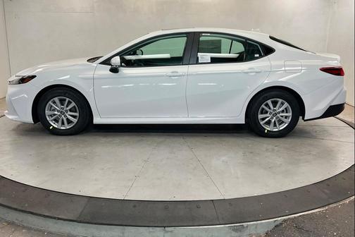 Ice Cap 2026 Toyota Camry LE