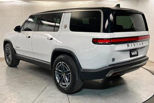 2025 Rivian R1S Adventure