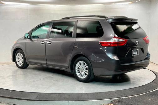 2016 Toyota Sienna XLE