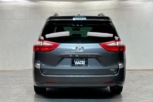 2016 Toyota Sienna XLE