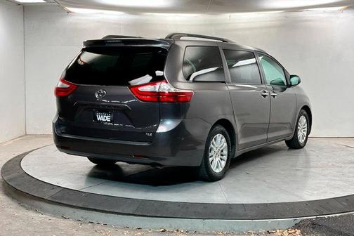 2016 Toyota Sienna XLE