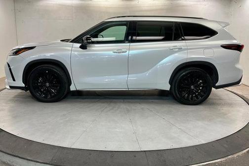 Wind Chill Pearl 2025 Toyota Highlander XSE
