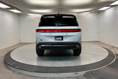 2024 Rivian R1S Adventure