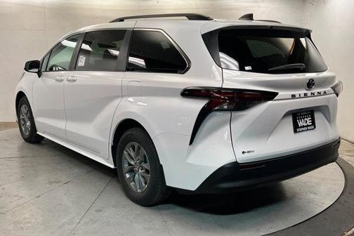 Ice Cap 2026 Toyota Sienna LE