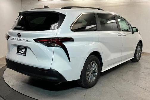 Ice Cap 2026 Toyota Sienna LE