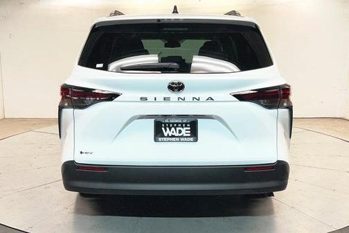 Ice Cap 2026 Toyota Sienna LE