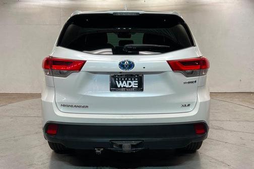 Blizzard Pearl 2019 Toyota Highlander Hybrid XLE