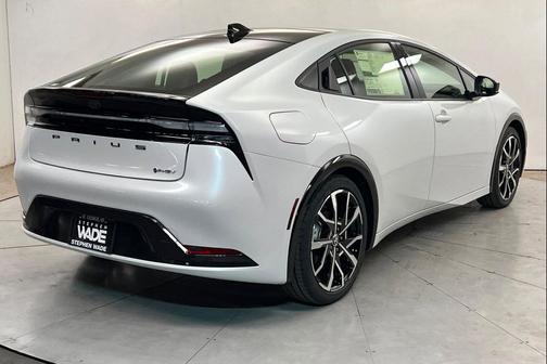 Wind Chill Pearl 2026 Toyota Prius Plug-In Hybrid XSE