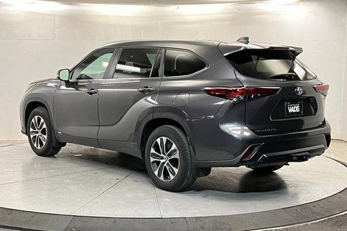 2025 Toyota Highlander Hybrid XLE