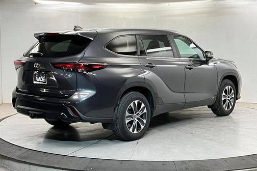 2025 Toyota Highlander Hybrid XLE