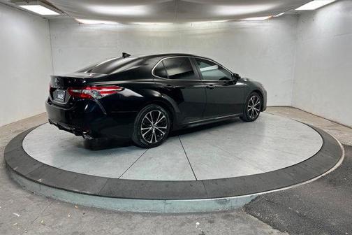 Midnight Black Metallic 2019 Toyota Camry SE