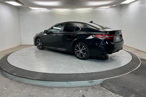 Midnight Black Metallic 2019 Toyota Camry SE
