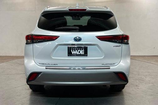 2023 Toyota Highlander Hybrid Platinum