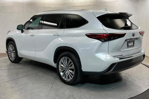 2023 Toyota Highlander Hybrid Platinum