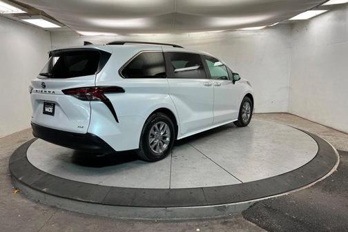 2025 Toyota Sienna XLE