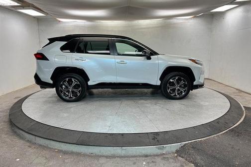 2025 Toyota RAV4 Hybrid SE