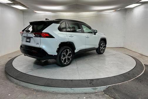 2025 Toyota RAV4 Hybrid SE