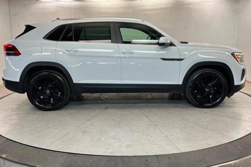 Pure White 2024 Volkswagen Atlas Cross Sport 2.0T SE w/Technology 4MOTION
