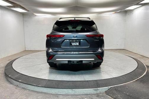 2023 Toyota Highlander Hybrid Platinum