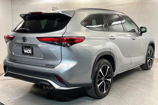 Celestial Silver Metallic 2021 Toyota Highlander XSE