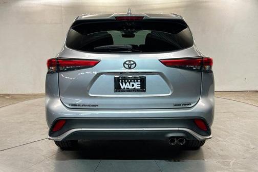 Celestial Silver Metallic 2021 Toyota Highlander XSE