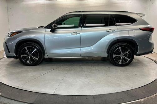 Celestial Silver Metallic 2021 Toyota Highlander XSE