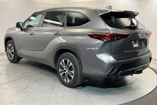 Heavy Metal 2025 Toyota Highlander Hybrid XLE