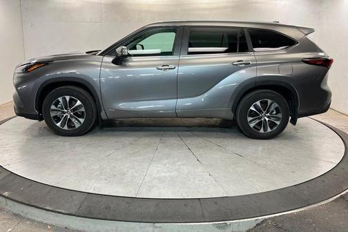 Heavy Metal 2025 Toyota Highlander Hybrid XLE
