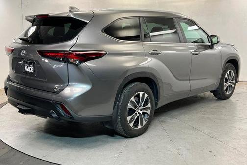 Heavy Metal 2025 Toyota Highlander Hybrid XLE