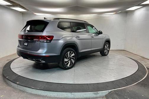 2025 Volkswagen Atlas 2.0T SE w/Technology 4MOTION