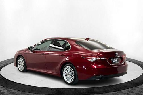 2020 Toyota Camry Hybrid XLE