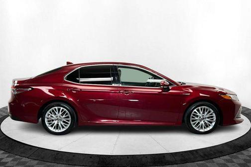 2020 Toyota Camry Hybrid XLE