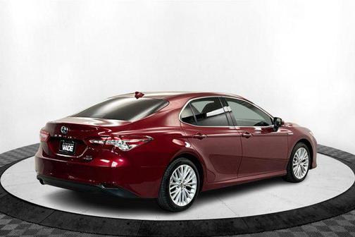 2020 Toyota Camry Hybrid XLE