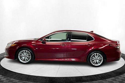 2020 Toyota Camry Hybrid XLE