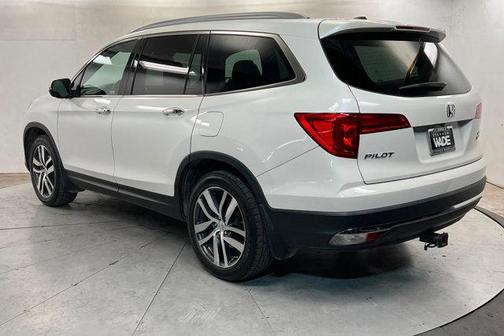 White Diamond Pearl 2018 Honda Pilot Touring