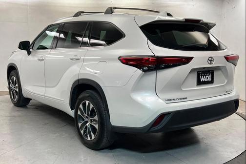 Blizzard Pearl 2021 Toyota Highlander XLE