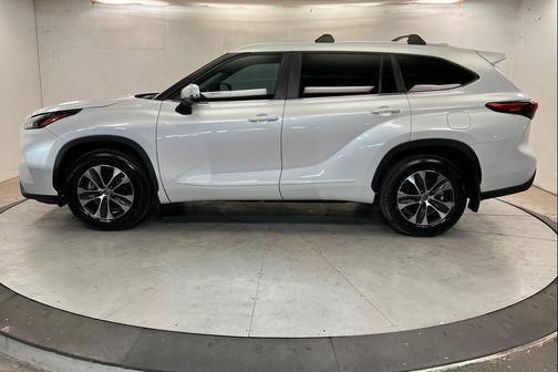 Wind Chill Pearl 2023 Toyota Highlander XLE