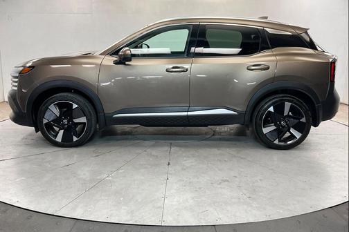 Canyon Bronze Metallic 2025 Nissan Kicks SR