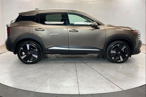 Canyon Bronze Metallic 2025 Nissan Kicks SR