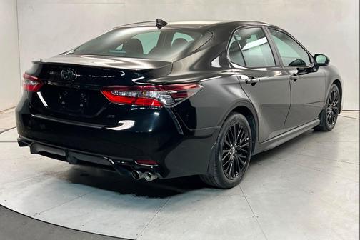 Midnight Black Metallic 2022 Toyota Camry SE