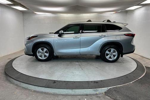 2022 Toyota Highlander Hybrid LE