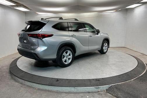 2022 Toyota Highlander Hybrid LE