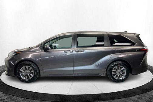 2023 Toyota Sienna LE