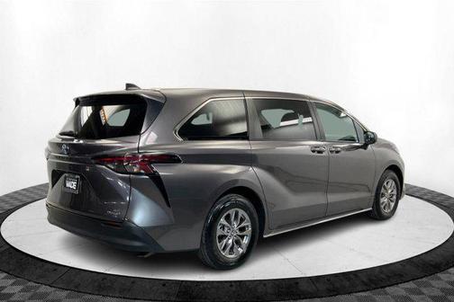 2023 Toyota Sienna LE