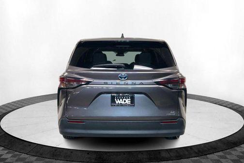 2023 Toyota Sienna LE