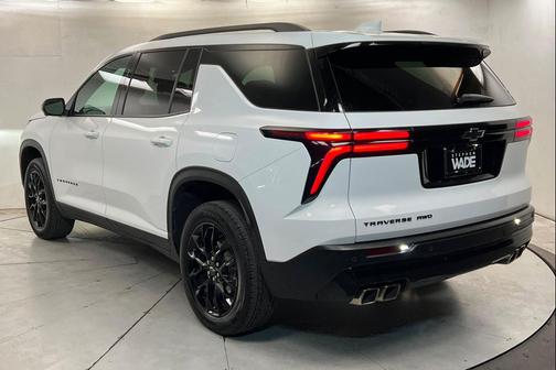 Summit White 2025 Chevrolet Traverse LT