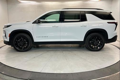Summit White 2025 Chevrolet Traverse LT