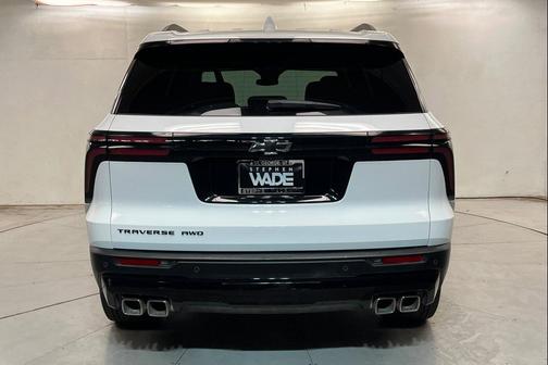 Summit White 2025 Chevrolet Traverse LT
