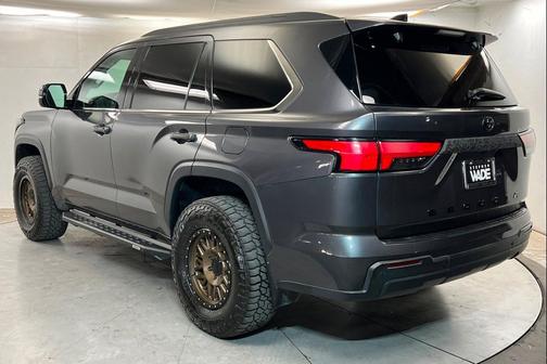 Magnetic Gray Metallic 2023 Toyota Sequoia SR5